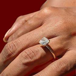 Pre Owned 1.5 cts Cushion Lab Grown Diamond 18k Yellow Gold Wedding Ring Size 52