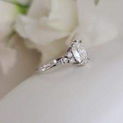 Pre Owned 2.6 cts Oval Lab Grown Diamond 18k White Gold Engagement Rings Set