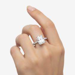 Pre Owned خاتم ألماس مصنع في المختبر بوزن 4.9 قيراط بقطع مشع مع دائري من الذهب الأبيض عيار 18 بحجم 51.