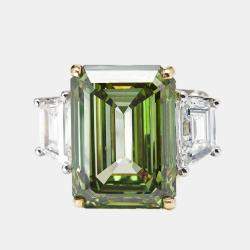 Pre Owned خاتم ألماس مُصنَّع في المختبر بوزن 17 قيراط بقطع زمرد شبه منحرف من الذهب عيار 18 بلونين بمقاس 52.