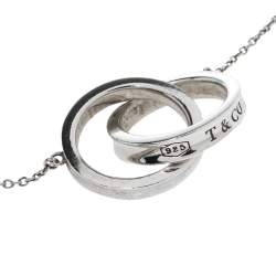 Pre Owned قلادة تيفاني & كو. دلاية فضة حلقات متشابكة 1837