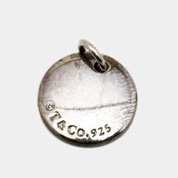 Pre Owned Tiffany & Co. Tiffany Notes Alphabetical Letter O Sterling Silver Charm Pendant