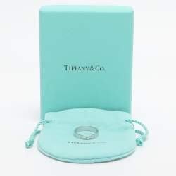 مملوكة مسبقًا خاتم تيفاني & كو. حرف T ذهب أبيض عيار 18 مقاس 51