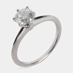 مملوكة مسبقًا Tiffany & Co. 0.91 ctw Platinum and Diamond Engagement Ring EU 55