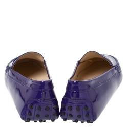 مملوكة مسبقًا حذاء لوفرز تودز بيني جلد لامع بنفسجي مقاس 38.5