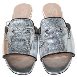 Pre Owned صندل سلايد فلات تودز بمقدمة مفتوحة جلد ميتاليك مقاس 36