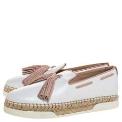 مملوكة مسبقًا حذاء إسبادريل تودز مزين بشراشيب جلد أبيض مقاس 37