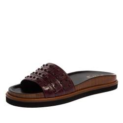 Pre Owned حذاء سلايدز  تودز فلات مرصع جلد نقش تمساح عنابي مقاس 38