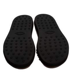 Pre Owned حذاء سلايدز تودز فلات مرصع جلد نقش تمساح عنابي مقاس 38