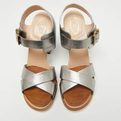 Pre Owned صندل تودز جلد ميتالك فضي سيور متعاكسة نعل سميك بحزام للكاحل مقاس 37.5