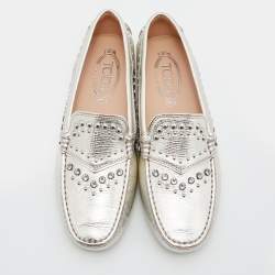 مملوكة مسبقًا Tod's Silver Leather Studded Crystal Embellished Gommino Slip On Loafers Size 38.5