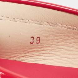 مملوكة مسبقًا Tod's Red Patent Leather and Suede Gommino Loafers Size 39