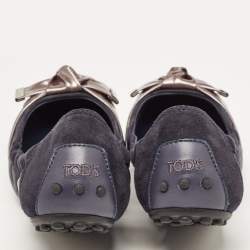 Pre Owned حذاء باليرينا فلات تودز سكرانش سويدي وجلد أزرق/ رصاصي لامع مقاس 35