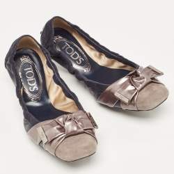 Pre Owned حذاء باليرينا فلات تودز سكرانش سويدي وجلد أزرق/ رصاصي لامع مقاس 35