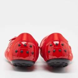 مملوكة مسبقًا Tod's Red Satin and Patent Scrunch Ballet Flats Size 38.5
