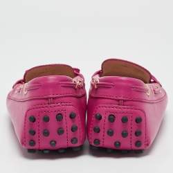 مملوكة مسبقًا Tod's Pink Leather Bow Gommino Slip On Loafers Size 37.5