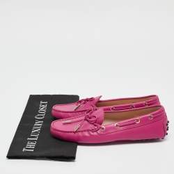 مملوكة مسبقًا Tod's Pink Leather Bow Gommino Slip On Loafers Size 37.5