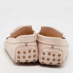 Pre Owned Tod's Cream Leather Slip On Loafers  Size 39.5