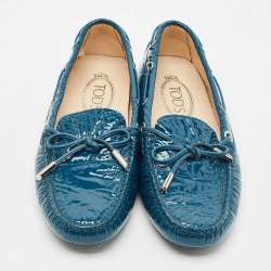 Pre Owned حذاء لوفرز تودز سليب أون جلد لامع أزرق مع فيونكة مقاس 38