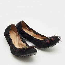 مملوكة مسبقًا Tod's Black Suede Scrunch Feather Embellish Ballet Flats Size 39