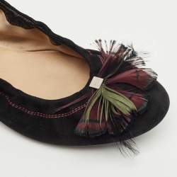 مملوكة مسبقًا Tod's Black Suede Scrunch Feather Embellish Ballet Flats Size 39