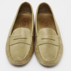 مملوكة مسبقًا Tod's Olive Green Leather Slip On Loafers Size 36