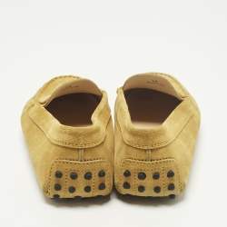 مملوكة مسبقًا حذاء لوفرز تودز سليب أون شامواه بيج مزين بالكريستال مقاس 39.5