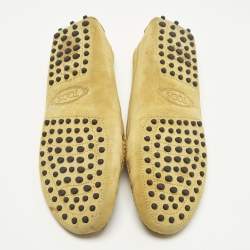 مملوكة مسبقًا حذاء لوفرز تودز سليب أون شامواه بيج مزين بالكريستال مقاس 39.5