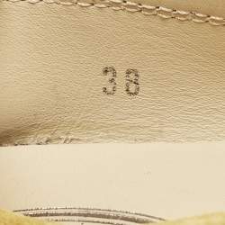 مملوكة مسبقًا حذاء لوفرز تودز سليب أون شامواه بيج مزين بالكريستال مقاس 39.5