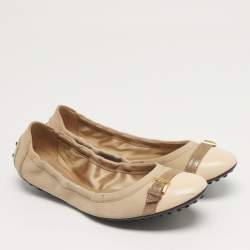مملوكة مسبقًا حذاء باليرينا فلات تودز مقدمة مجعدة جلد براءات اختراع وشامواه بيج/أصفر مقاس 38.5