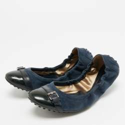 مملوكة مسبقًا Tod's Size 37.5 Two Tone Patent Leather and Suede Buckle Detail Scrunch Ballet Flats