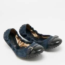 مملوكة مسبقًا Tod's Size 37.5 Two Tone Patent Leather and Suede Buckle Detail Scrunch Ballet Flats
