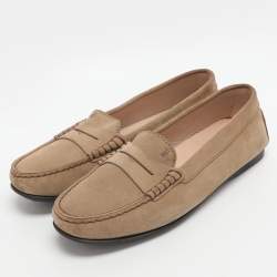 مملوكة مسبقًا Tod's Gommino Size 37 Beige Suede Flats