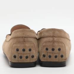 مملوكة مسبقًا Tod's Gommino Size 37 Beige Suede Flats