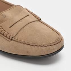 مملوكة مسبقًا Tod's Gommino Size 37 Beige Suede Flats
