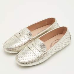 مملوكة مسبقًا Tod's Gommino Size 36.5 Metallic Leather Studded Slip On Loafers