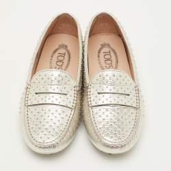 مملوكة مسبقًا Tod's Gommino Size 36.5 Metallic Leather Studded Slip On Loafers