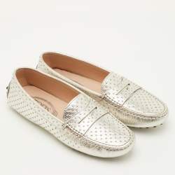 مملوكة مسبقًا Tod's Gommino Size 36.5 Metallic Leather Studded Slip On Loafers