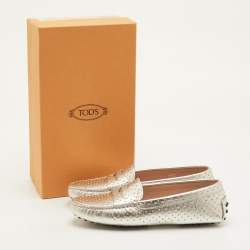 مملوكة مسبقًا Tod's Gommino Size 36.5 Metallic Leather Studded Slip On Loafers