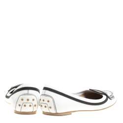 مملوكة مسبقًا حذاء فلات باليه تودز بيني جلد لامع مونوكروم مقاس 40