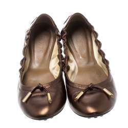 Pre Owned Tod's Metallic Bronze Leather Bow Scrunch Ballet Flats 37