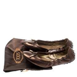 Pre Owned Tod's Metallic Bronze Leather Bow Scrunch Ballet Flats 37