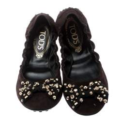 Pre Owned حذاء فلات باليه تودز فيونكة مرصع سويدي بني مقاس 37