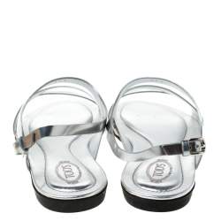 Pre Owned صندل فلات تودز جلد فضي ميتاليك مقاس 37.5