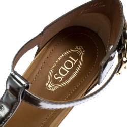 Pre Owned صندل تودز جلد فضي ميتاليك سير حرف  T كعب روكي نعل سميك بحزام للكاحل مقاس 37.5