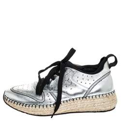 مملوكة مسبقًا Tod's Metallic Silver Leather Espadrille Low Top Sneakers Size 35.5