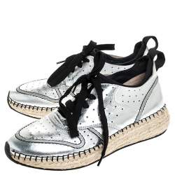 مملوكة مسبقًا Tod's Metallic Silver Leather Espadrille Low Top Sneakers Size 35.5