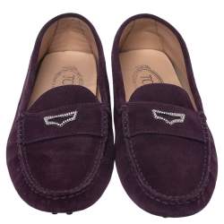 مملوكة مسبقًا حذاء لوفرز تودز مزين بيني و مرصع بكريستال سويدي بنفسجي مقاس 38