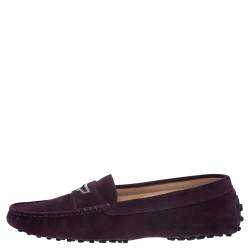 مملوكة مسبقًا حذاء لوفرز تودز مزين بيني و مرصع بكريستال سويدي بنفسجي مقاس 38