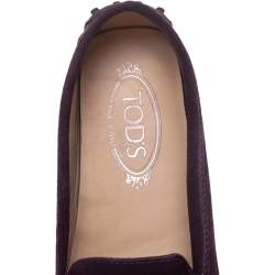 مملوكة مسبقًا حذاء لوفرز تودز مزين بيني و مرصع بكريستال سويدي بنفسجي مقاس 38